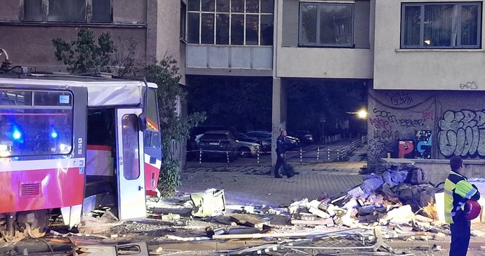 Трамвай е излязъл от релсите близо до Румънското посолство на