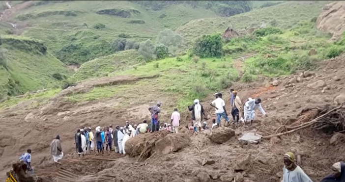 Кадри YoutubeНад 1000 души са загинали при свлачище в село