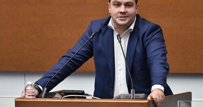 Предишните четири вота на недоверие показаха колко е некомпетентна и