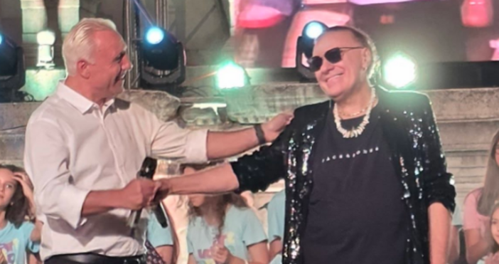 Христо Стоичков честити рождения ден на Васил Найденов Който пее зло