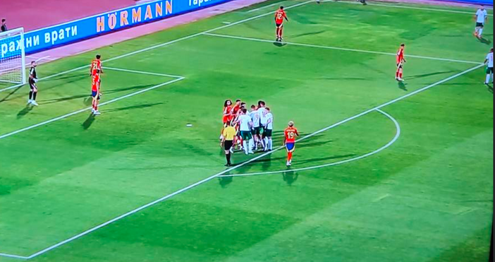 кадри БНТБългария и Испания играят при 0 1 в световна квалификация пред пълните трибуни