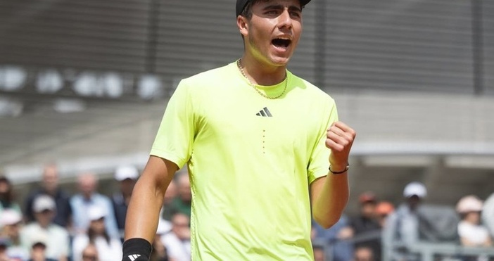 Иван Иванов се класира за четвъртфиналите на сингъл при юношите