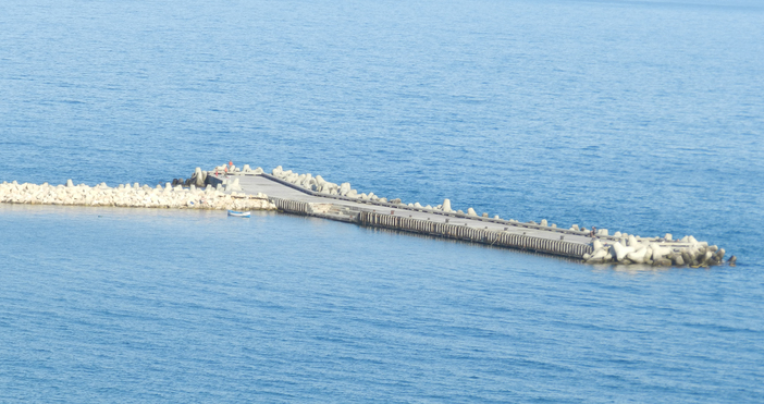 Днес ще преобладава слънчево време с разкъсана висока облачност Атмосферното