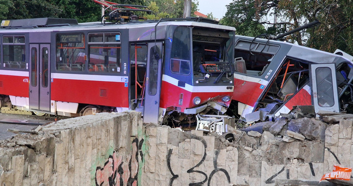 Появи се втора версия за дерайлиралия трамвай който се заби