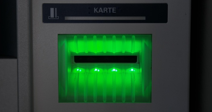 Ограничаването на кеша все по ясно се очертава като целенасочена политика