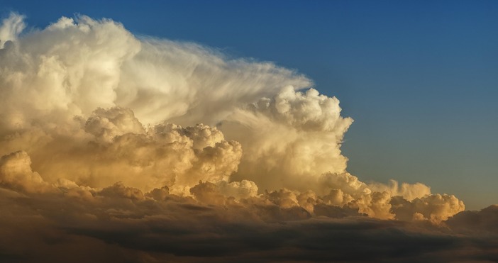 През нощта времето над страната ще остане предимно ясно с