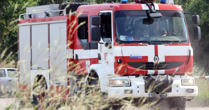 Огнен ад до наш град Голям пожар край Сопот Вече близо четири