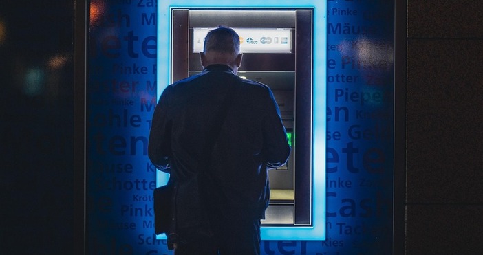 Икономическата активност през второто тримесечието отново бе движена главно от