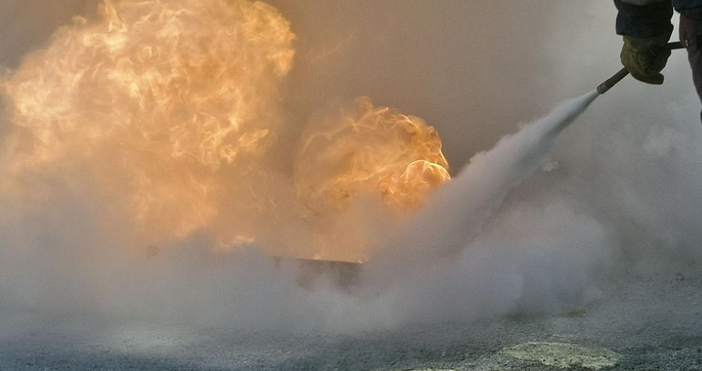 Продължава борбата с огнената стихия в Национален парк Рила И днес