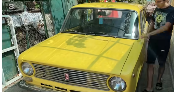 Ученикът от Хасково Сава Семизов е най младият собственик и реставратор на автомобил