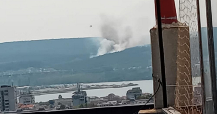 В социалните мрежи се появиха снимки на огромен пушек над