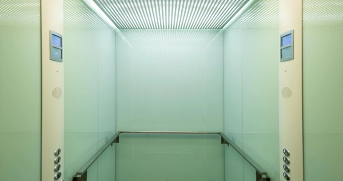 Възрастен мъж по чудо оцеля след като остана заклещен в