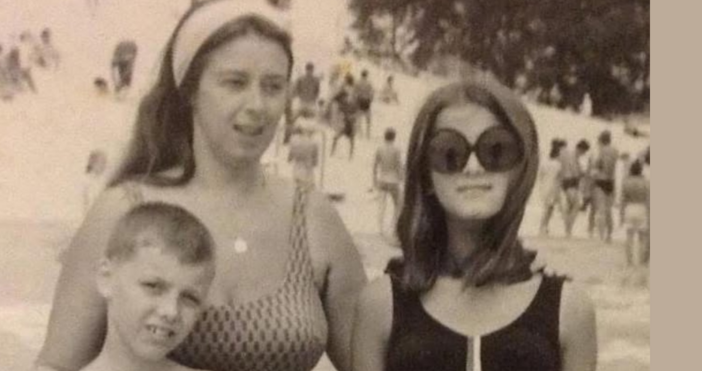 Катето Евро пусна прекрасна снимка от детството си с майка