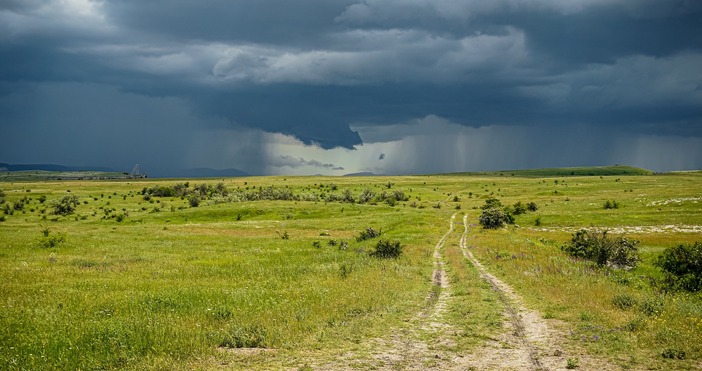 През нощта облачността над по голямата част от страната ще бъде