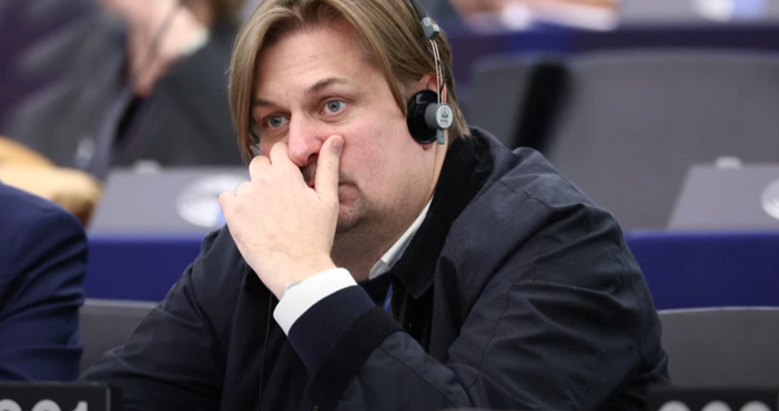 Германските следствени служби нахлуха в офисите на крайнодесния депутат Максимилиан