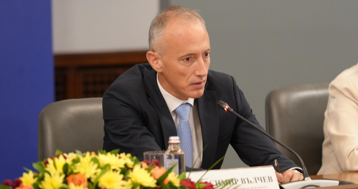 В училищата ще има информационни табла, учителите ще запознаят децата