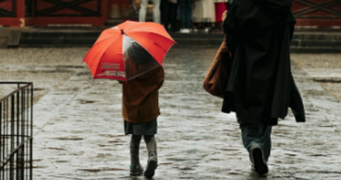 Климатологът очаква валежи между 9 и 12 часа на 15