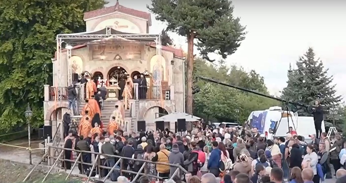 Хиляди вярващи се събират в Кръстова гора в навечерието на