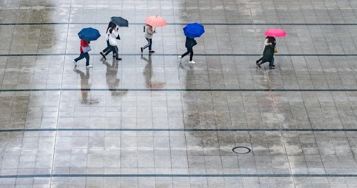  През нощта облачността ще намалява и ще е предимно ясно