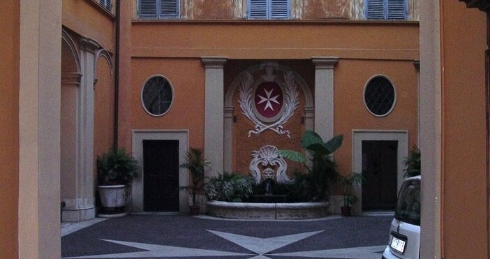 От това място се издават собствени паспорти и се печата