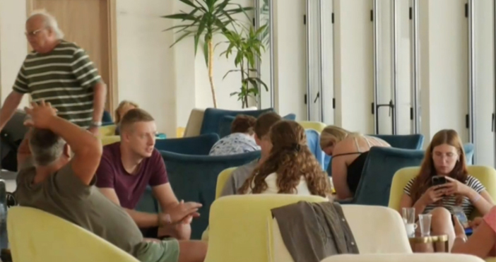 Между 15 и 20 повече туристи са посрещнали курортите по