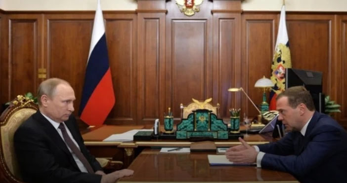 Заместник председателят на Съвета за сигурност на Русия Дмитрий Медведев предупреди че ако