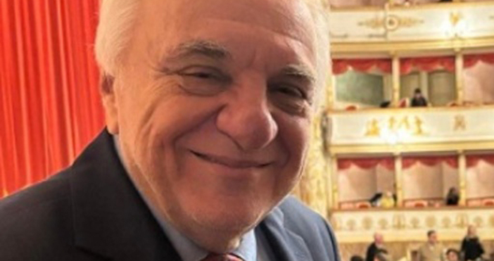 Роден е в Добрич на 15 септември 1948 г Завършва