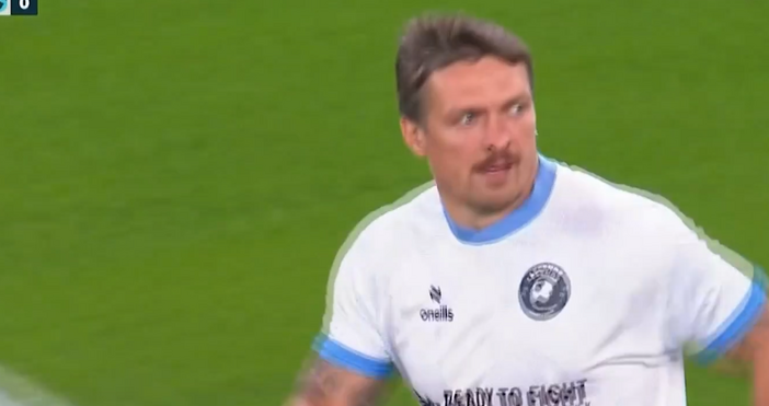 Боксовата легенда Олександър Усик влезе на терена в супердвубоя тази