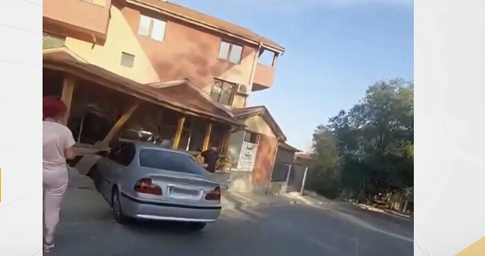Само седмица след като кола се вряза в жилищен блок