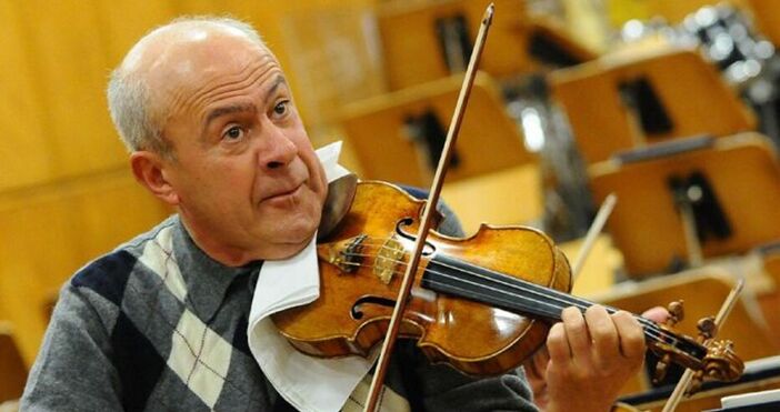 Роден е на 17 септември 1950 г в квартал Бичкиня в Габрово Баща му