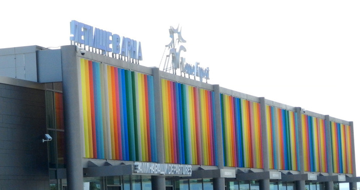 Петел бгРаботниците от летищата във Варна и Бургас членове на Федерацията