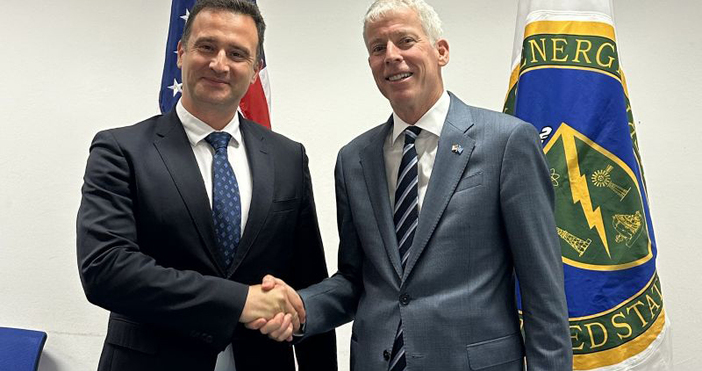 Снимки Министерство на енергетикатаМинистърът на енергетиката Жечо Станков и неговият