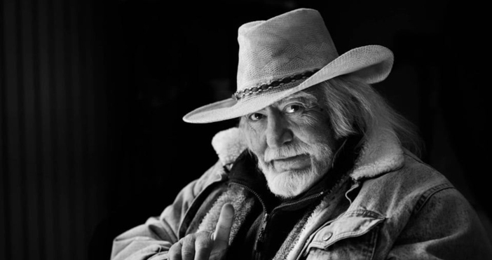 Известният варненски фотограф Гаро Кешишян има спешна нужда от финансова