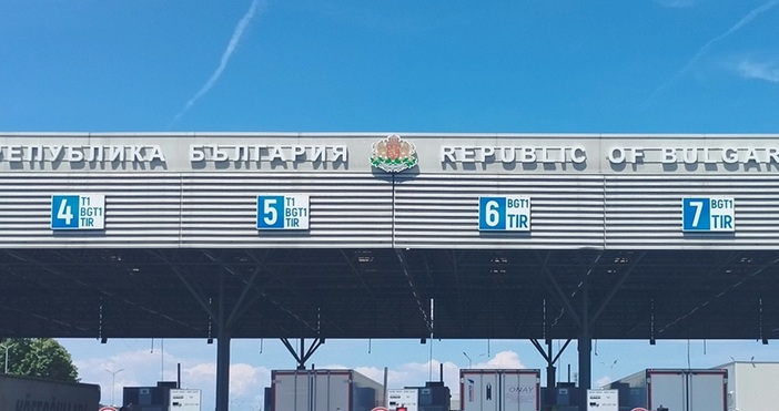 Интензивен е трафикът на изход за товарни автомобили на граничния