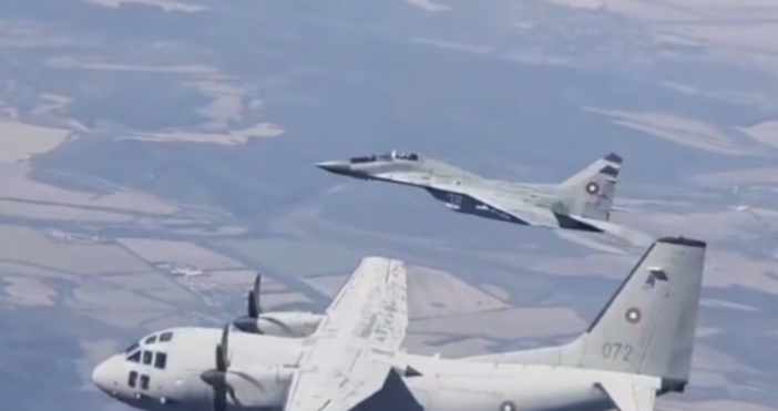 Български и румънски изтребители проведоха успешна тренировка по охрана на