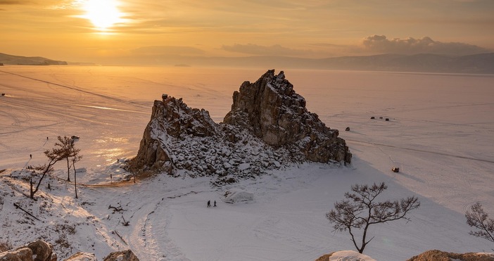 Русия е толкова необятна че в средата на септември на