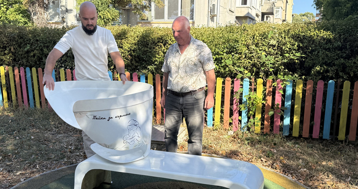 Снимки Община ЦаревоБаща и син от Царево дариха на местната