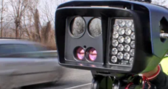 Полицай от СДВР беше заснет да използва мобилна камера за