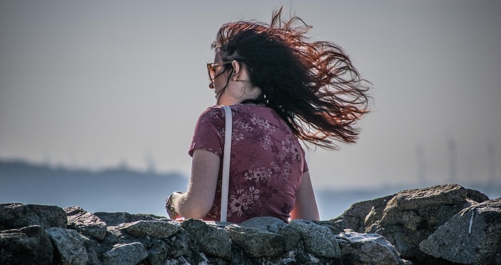 Днес ще бъде предимно слънчево но ще е ветровито Атмосферното
