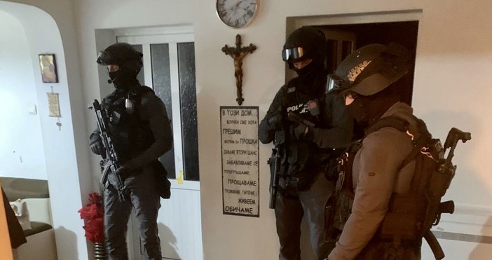 Снимки МВРПетима души са арестувани за 24 часа при специализирана