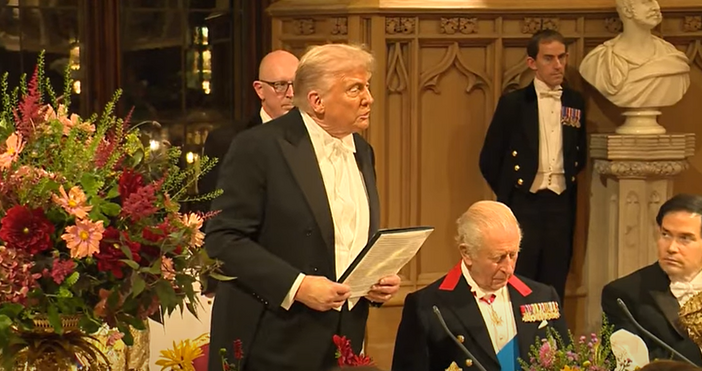 Кадри YoutubeС много кралски почести и пищен банкет в Уиндзор