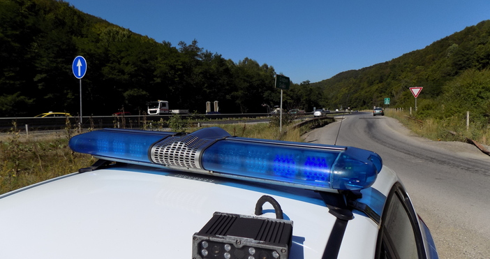 Полицията засилва присъствието по основните пътни артерии в страната през