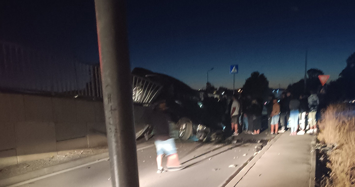 Каскадата събра внушителна група от хора  Няма данни за сериозно пострадали