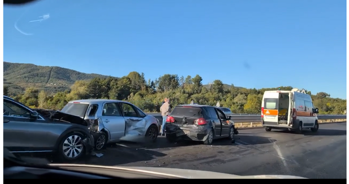 Тежка верижна катастрофа на автомагистрала Струма при разклона за Мало