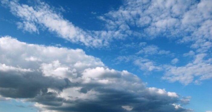 Сутринта на места в Източна България ще има ниска облачност