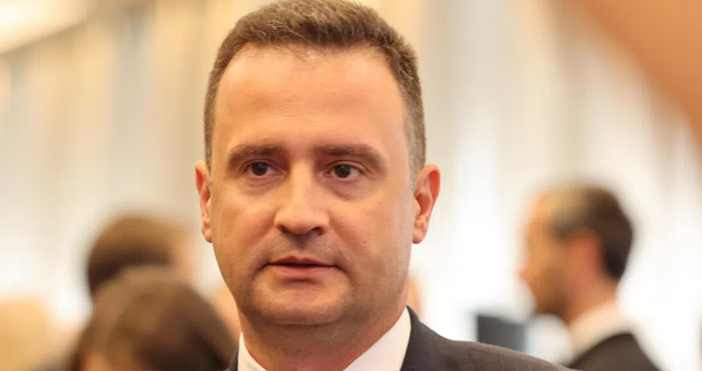 Министър реагира остро след проблемите с отоплението в София Правителството в