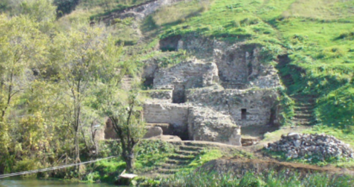 Крепостта е контролирала най прекия път от Плиска до Константинопол и