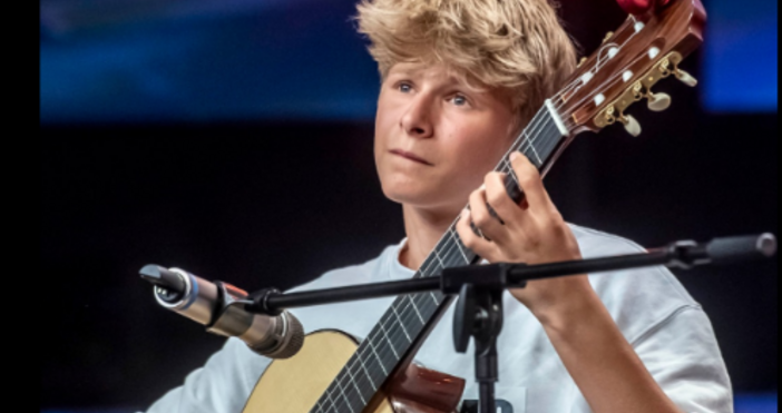 Феноменално изпълнение на изключителен младеж в България търси талант Филип Донков