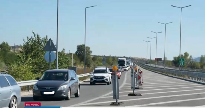 Около 2 км е задръстването на магистрала Струма при Кресна