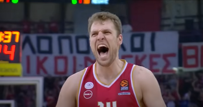 стоп кадър ЮтубШампионът на Гърция Олимпиакос спечели приятелския турнир по